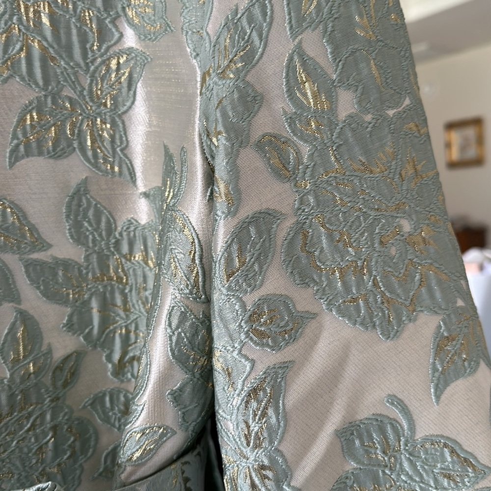 Shein size extra small, seafoam green floral dress with faux feathers - Picture 4 of 7